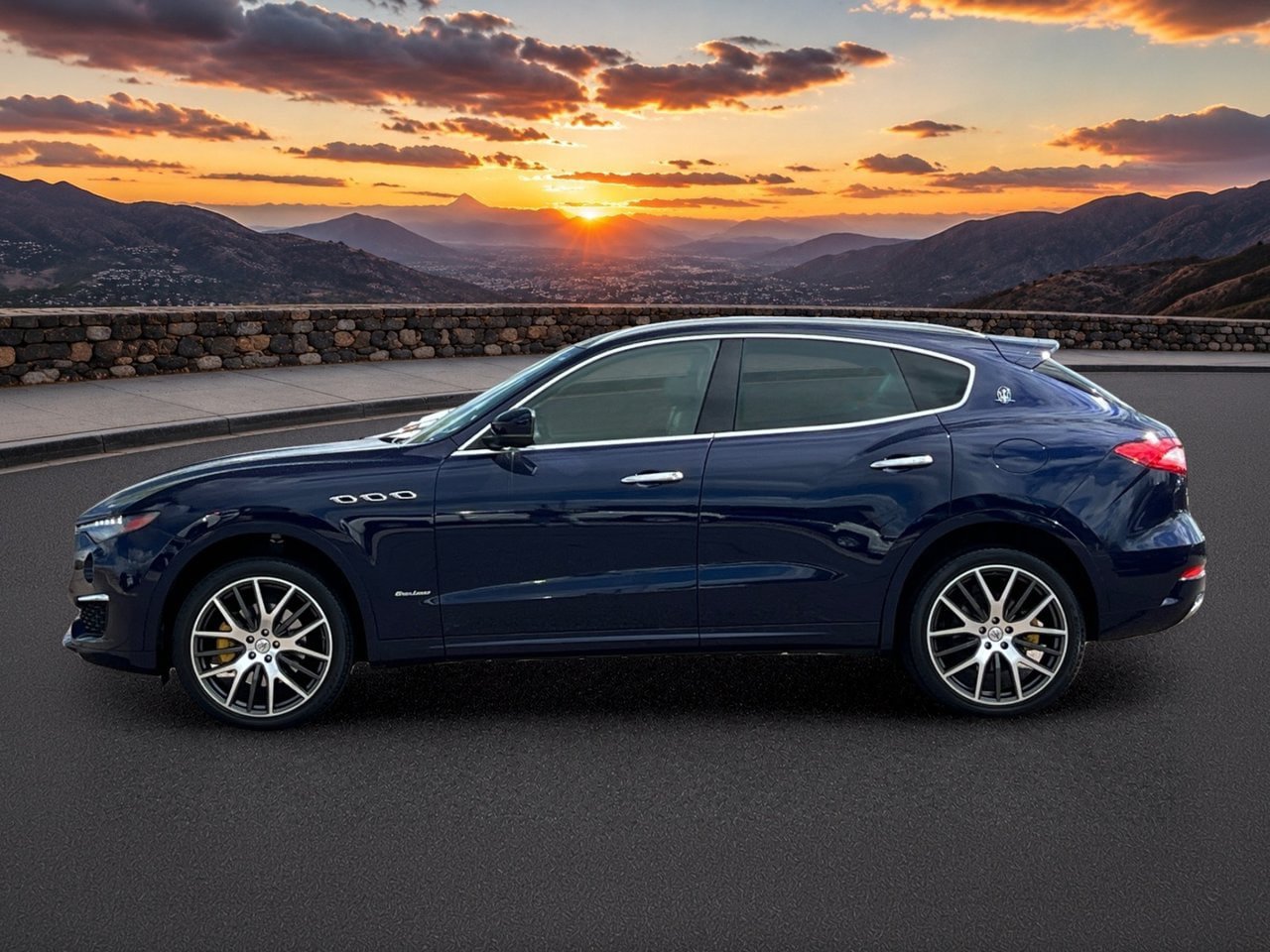 Used 2019 Maserati Levante GranLusso AWD/4WD image 3