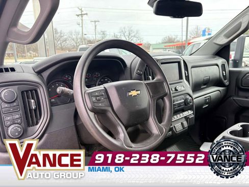 Used 2024 Chevrolet Silverado 2500 Custom w/ Custom Value Package image 15