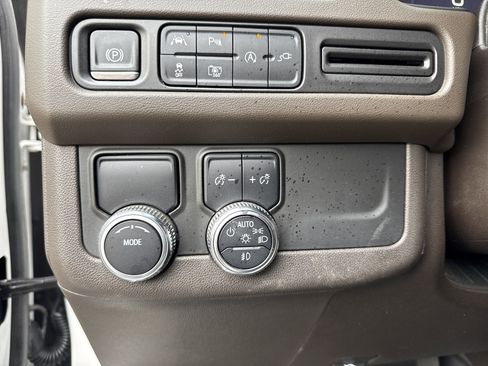 Used 2022 GMC Yukon SLT w/ SLT Premium Package image 18