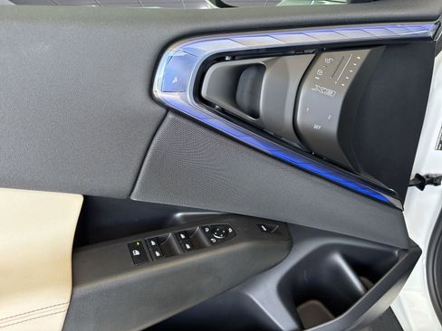 Used 2025 BMW X3 xDrive30i w/ Premium Package image 11