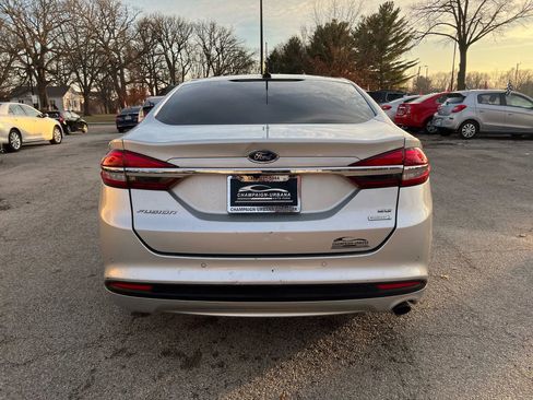 Used 2017 Ford Fusion SE w/ Fusion SE Technology Package image 6