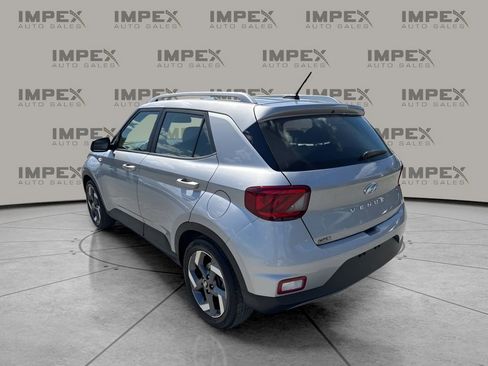 Used 2025 Hyundai Venue SEL FWD image 3