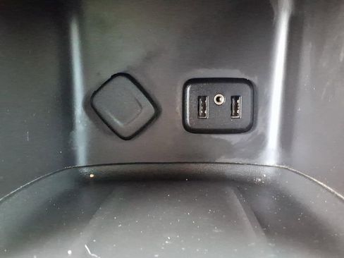 Used 2019 GMC Acadia SLE image 14