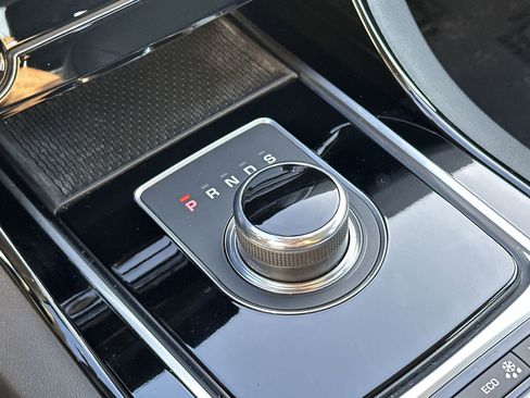 Used 2017 Jaguar XE Premium image 21