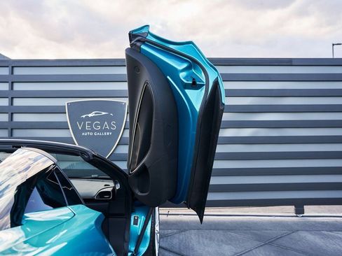 Used 2025 McLaren Artura Spider image 26