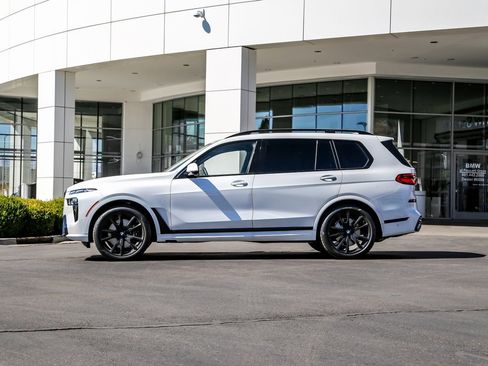 Used 2026 BMW X7 xDrive40i w/ Executive Package image 2