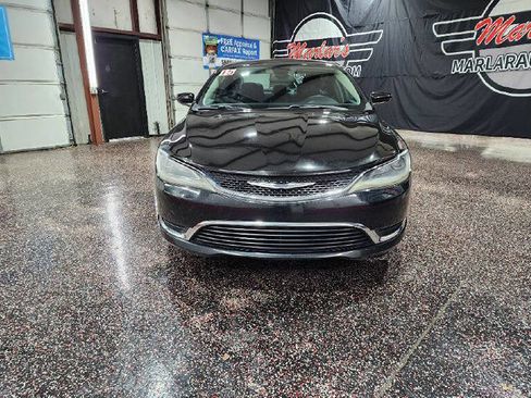 Used 2015 Chrysler 200 Limited w/ Convenience Group image 2