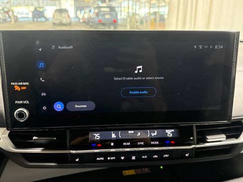 Used 2025 Toyota Sienna XLE FWD image 31