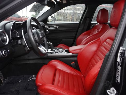 Used 2022 Alfa Romeo Giulia Veloce AWD/4WD image 24