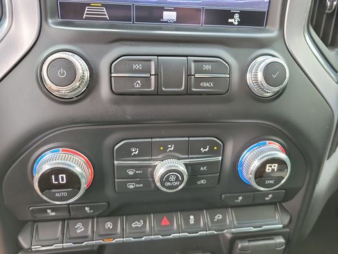 Used 2020 GMC Sierra 1500 Elevation w/ Elevation Value Package image 17