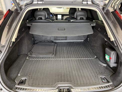 Used 2025 Volvo V90 B6 Cross Country Ultra w/ Protection Package Premier AWD/4WD image 33