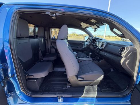 Used 2016 Toyota Tacoma TRD Sport image 23