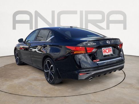Used 2023 Nissan Altima 2.5 SR FWD image 12