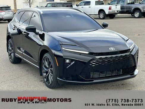 Used 2025 Toyota Crown Signia image 1