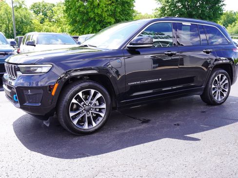 Certified 2023 Jeep Grand Cherokee Overland w/ Luxury Tech Group IV AWD/4WD image 10