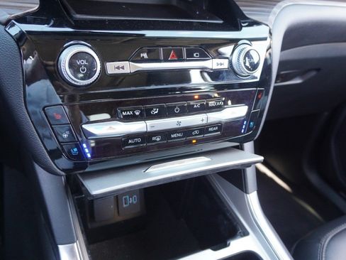 Used 2022 Ford Explorer Limited w/ Equipment Group 301A RWD image 19