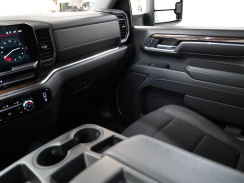 Used 2024 GMC Sierra 2500 SLE image 13