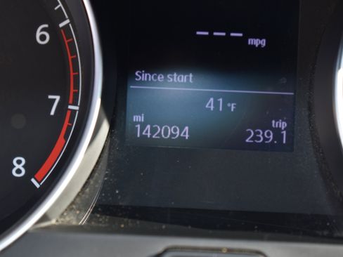 Used 2017 Volkswagen Golf SE image 37