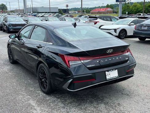 Used 2025 Hyundai Elantra Limited FWD image 29