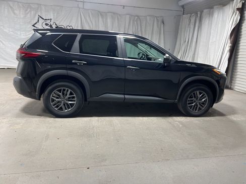 Used 2023 Nissan Rogue S image 8