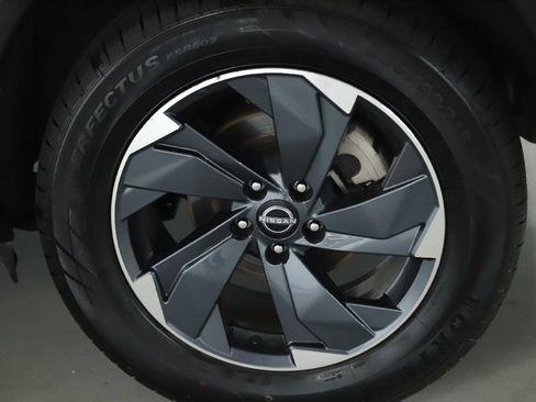 Used 2024 Nissan Rogue SV FWD image 37