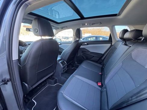 Certified 2022 Volkswagen Taos SE image 10