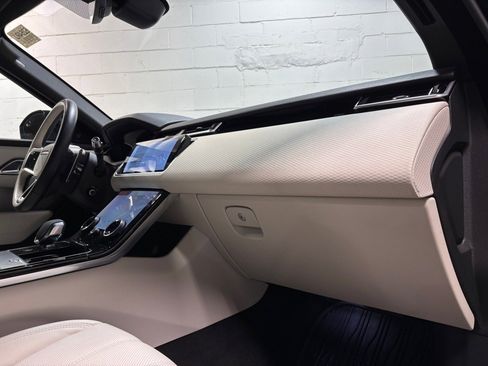 Used 2021 Land Rover Range Rover Velar R-Dynamic S image 29