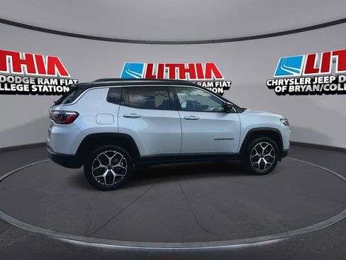Used 2025 Jeep Compass Limited AWD/4WD image 8