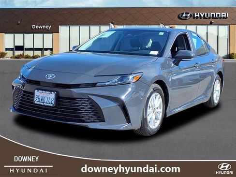 Used 2025 Toyota Camry LE image 1