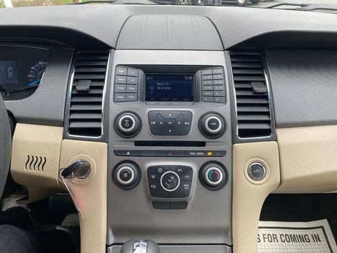 Used 2015 Ford Taurus SE FWD image 15