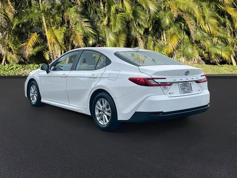 Used 2025 Toyota Camry LE image 7