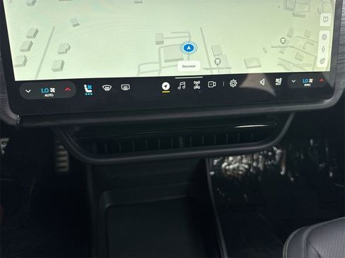 Used 2024 Rivian R1S Adventure image 24