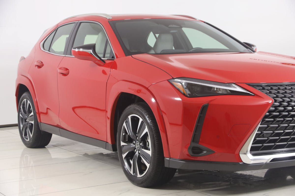 Used 2025 Lexus UX 300h FWD w/ Accessory Package (Z1) image 32