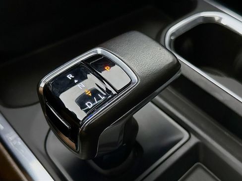 Used 2022 Chevrolet Silverado 1500 High Country w/ High Country Premium Package image 16