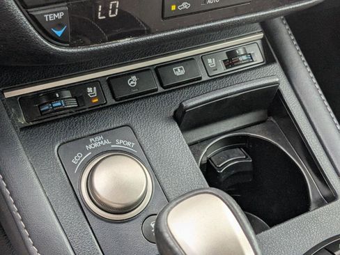 Used 2016 Lexus ES 350 w/ Luxury Package w/Wood Trim FWD image 16