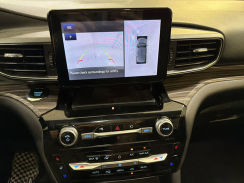 Used 2022 Ford Explorer Limited w/ Equipment Group 301A image 19