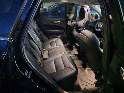 Certified 2021 Volvo XC60 T5 Momentum w/ Advanced Package image 12