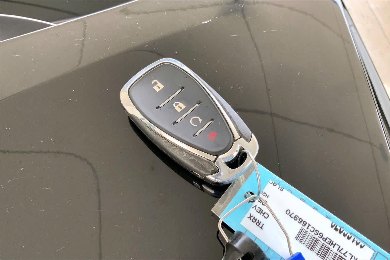 Used 2025 Chevrolet Trax LT FWD image 15