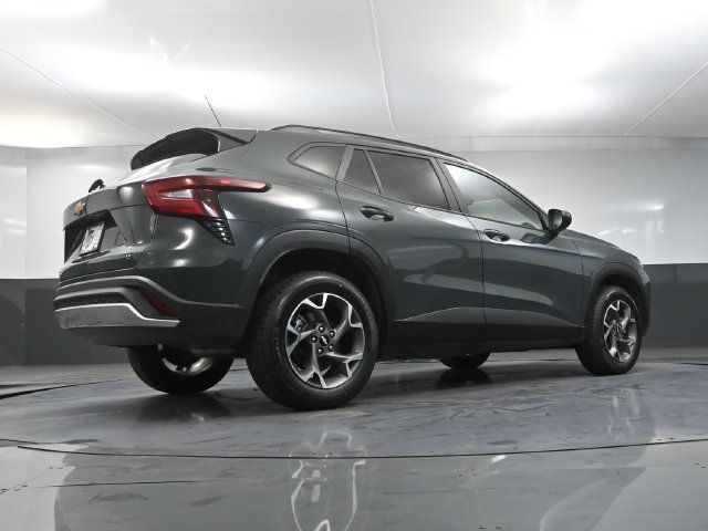 Used 2025 Chevrolet Trax LT w/ Driver Confidence Package FWD image 43