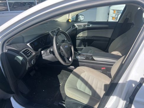 Used 2018 Ford Fusion S image 3