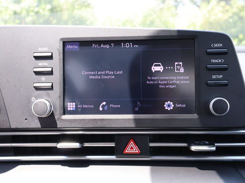 Used 2022 Hyundai Elantra SE FWD image 34