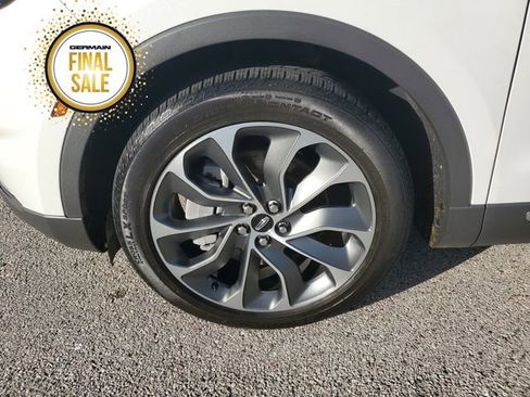 Certified 2023 Lincoln Nautilus Reserve image 10