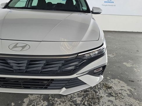Used 2024 Hyundai Elantra SE image 21