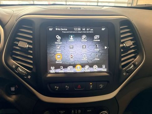 Used 2018 Jeep Cherokee Overland w/ Technology Group image 36