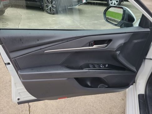 Used 2025 Toyota Camry SE FWD image 11