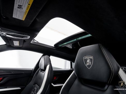 Used 2025 Lamborghini Urus SE image 23