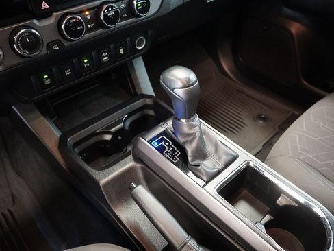 Used 2016 Toyota Tacoma TRD Off-Road image 7