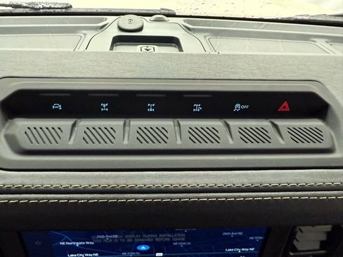 New 2025 Ford Bronco Badlands w/ Sasquatch Package AWD/4WD image 35