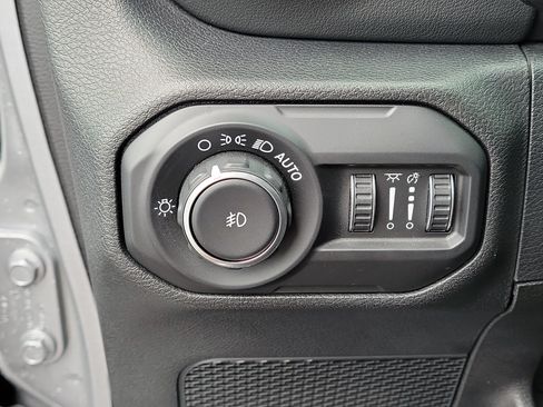 Used 2021 Jeep Wrangler Unlimited Sahara AWD/4WD image 32