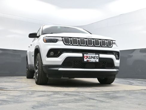 Used 2025 Jeep Compass Limited image 20